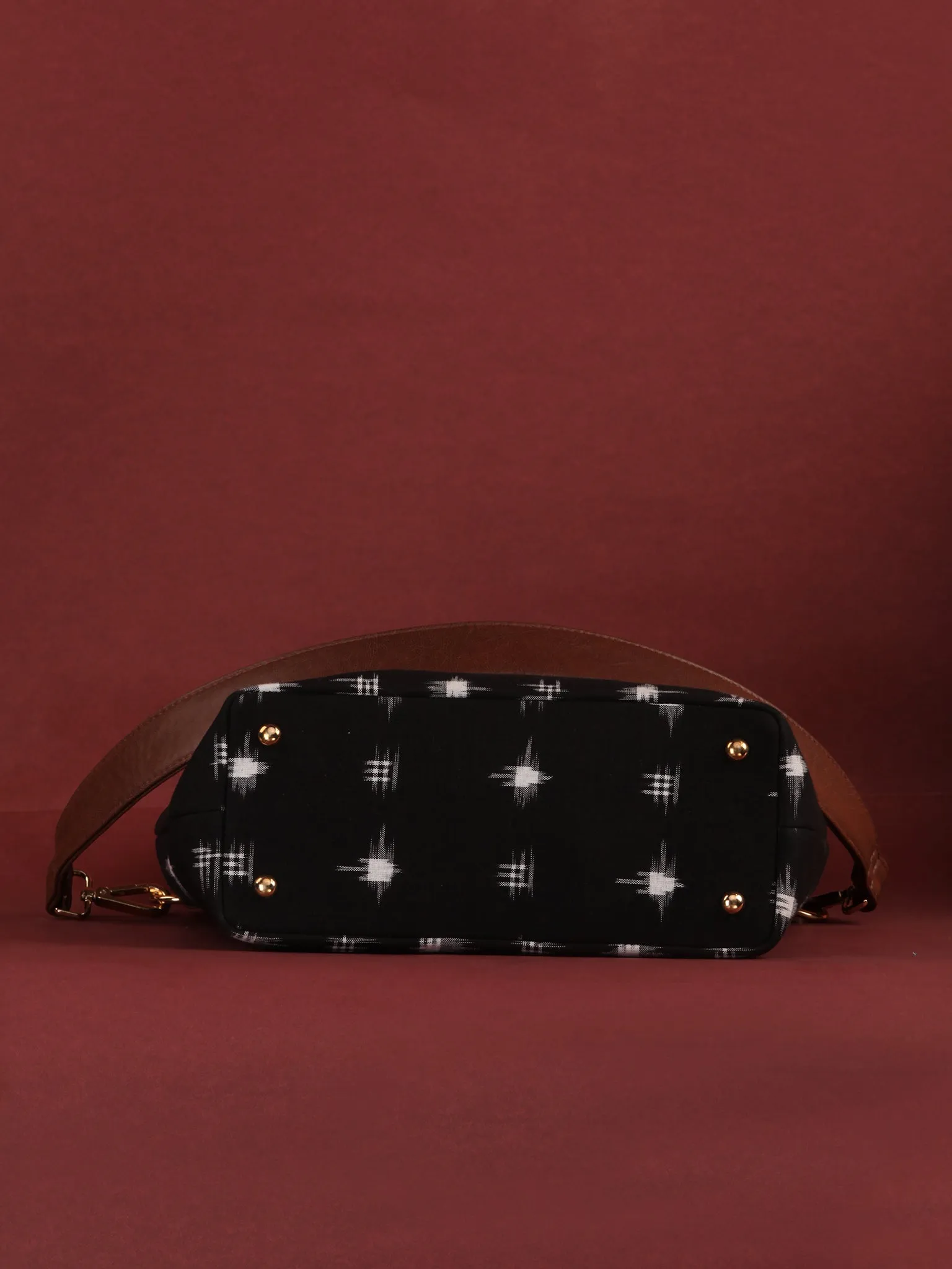 Black White Fold Over Ikat Hand Bag - B0504