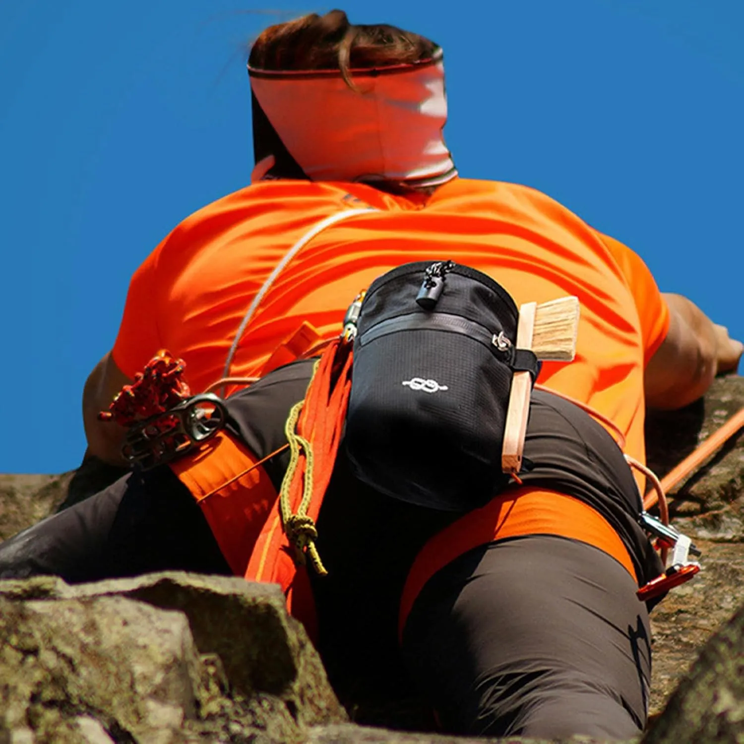 Climbing Chalk Bag with Chalk Brush Watertight Bouldering Chalk Bag Bucket Zippers Storage Pocket Drawstring Closure