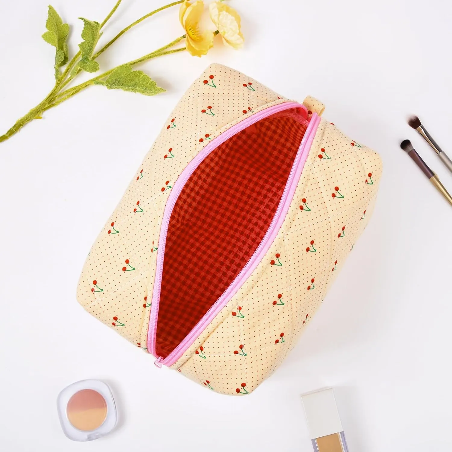 Cute Makeup Bag Quilted Cosmetic Bag Puffy Coquette Makeup pouch Aesthetic Large Cherry Travel Toiletry Bag Organizer cotton Makeup Brushes Storage Bag for Women
