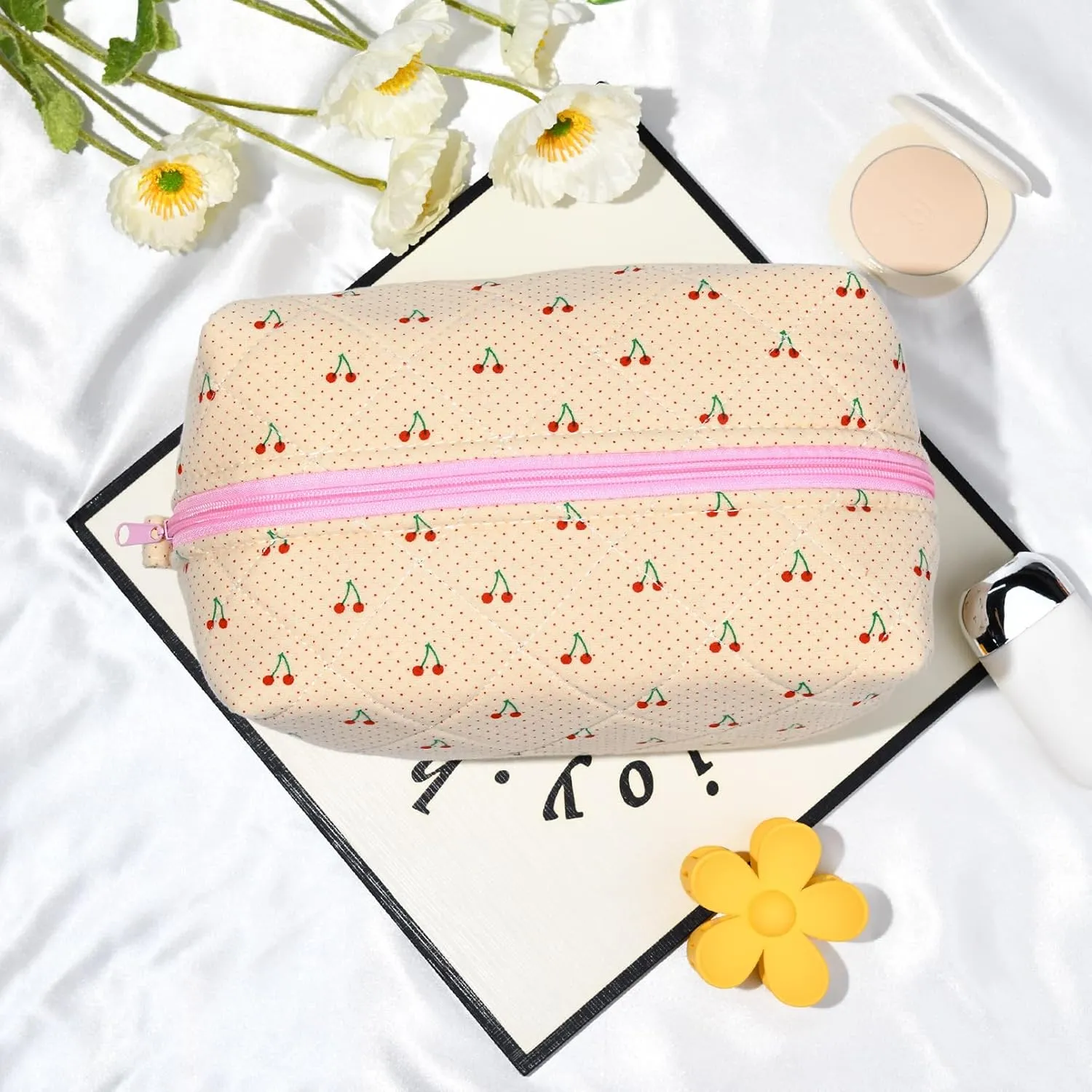 Cute Makeup Bag Quilted Cosmetic Bag Puffy Coquette Makeup pouch Aesthetic Large Cherry Travel Toiletry Bag Organizer cotton Makeup Brushes Storage Bag for Women