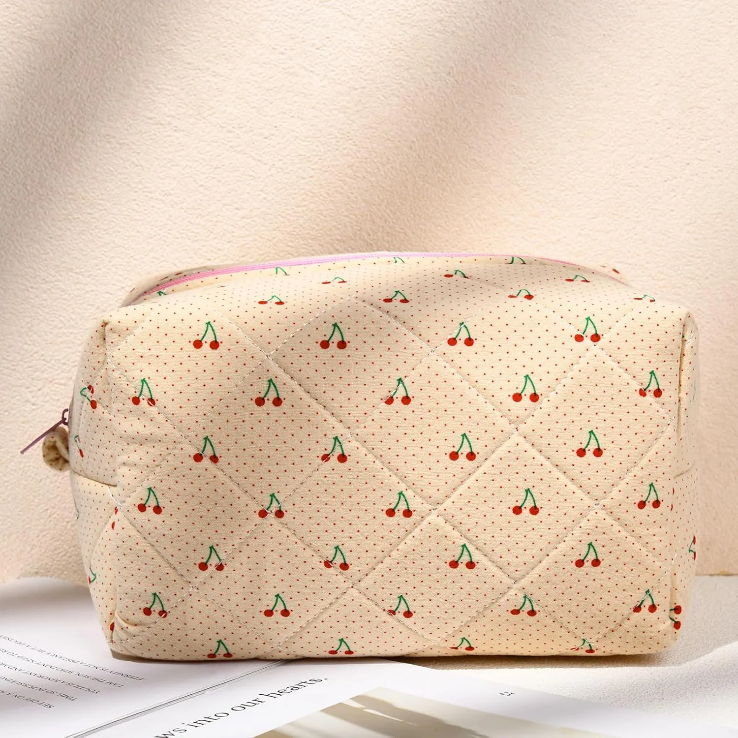 Cute Makeup Bag Quilted Cosmetic Bag Puffy Coquette Makeup pouch Aesthetic Large Cherry Travel Toiletry Bag Organizer cotton Makeup Brushes Storage Bag for Women