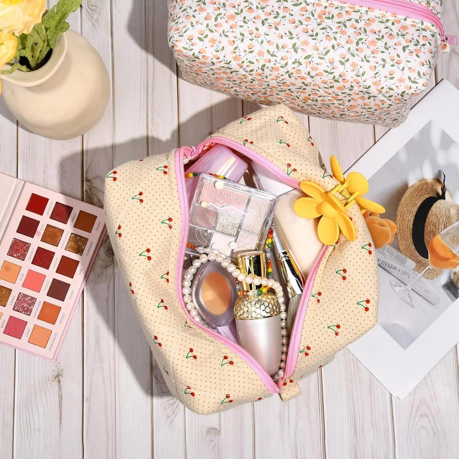 Cute Makeup Bag Quilted Cosmetic Bag Puffy Coquette Makeup pouch Aesthetic Large Cherry Travel Toiletry Bag Organizer cotton Makeup Brushes Storage Bag for Women