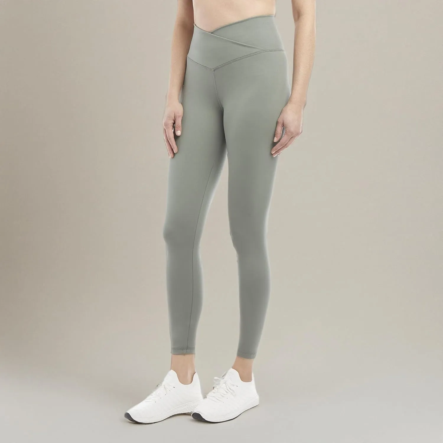 Danskin Women's Crossover Waist 7/8 Legging