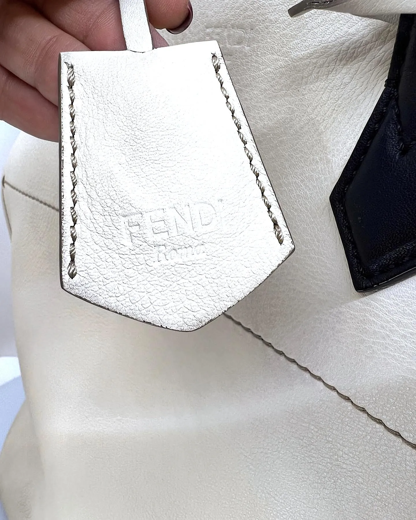 FENDI ALL IN LEATHER TOTE BAG