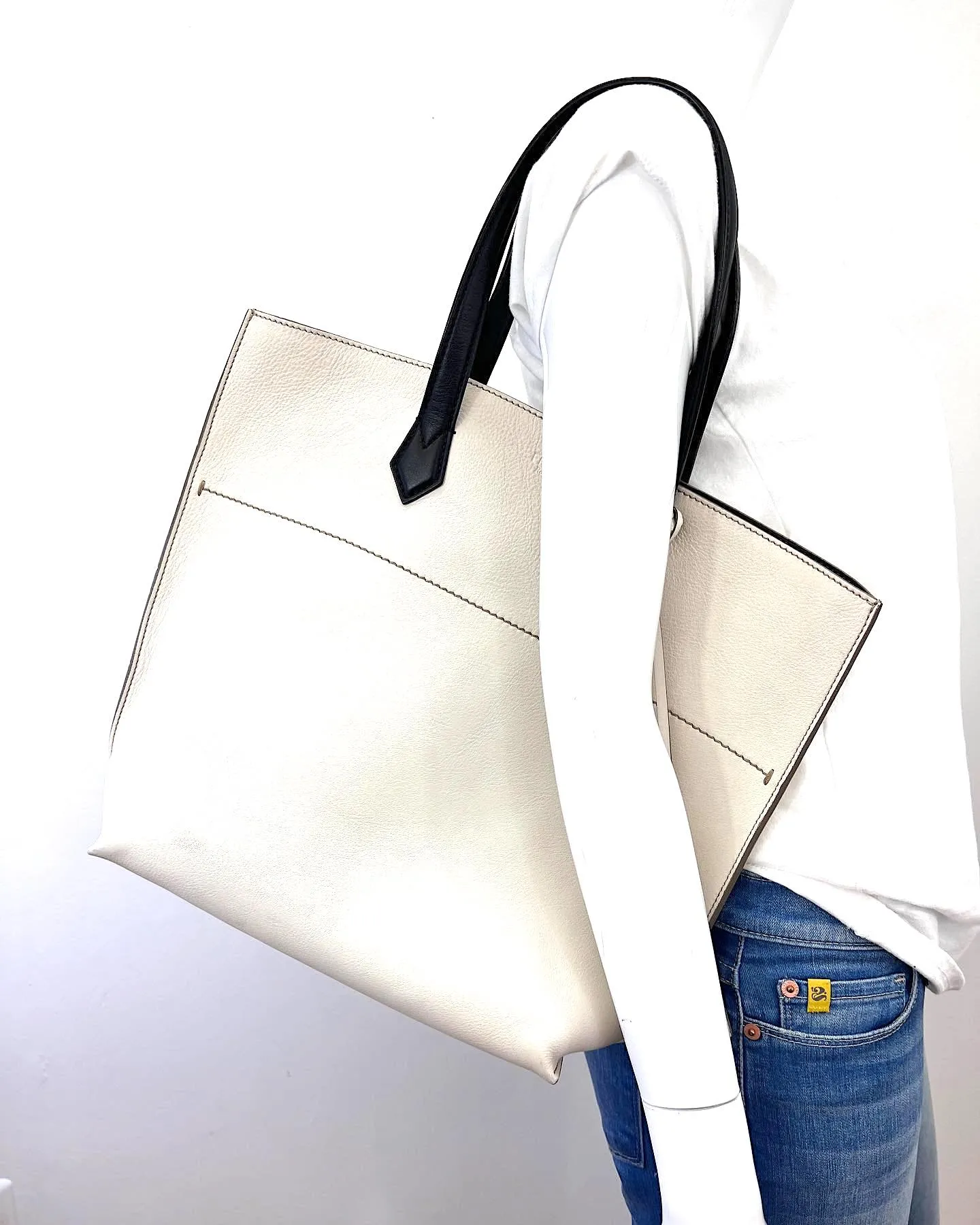 FENDI ALL IN LEATHER TOTE BAG