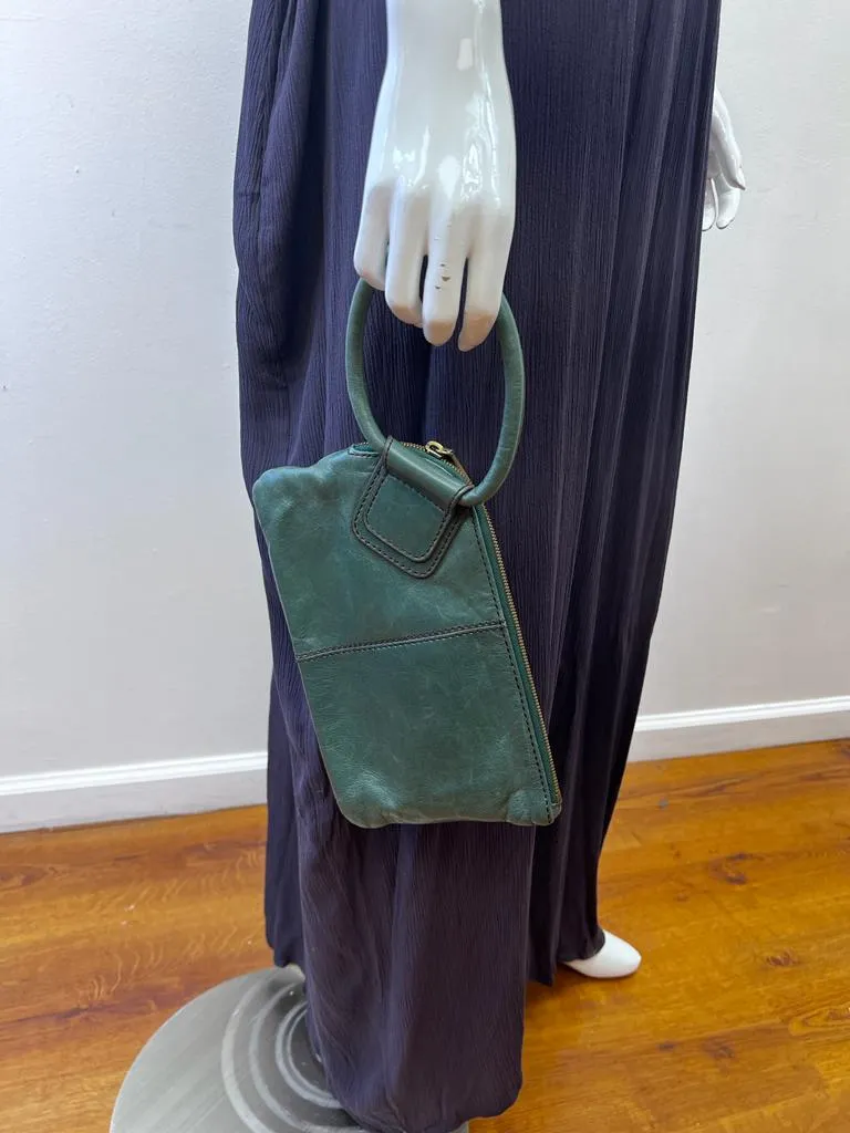 HOBO INTERNATIONAL SABLE CLUTCH WRISTLET