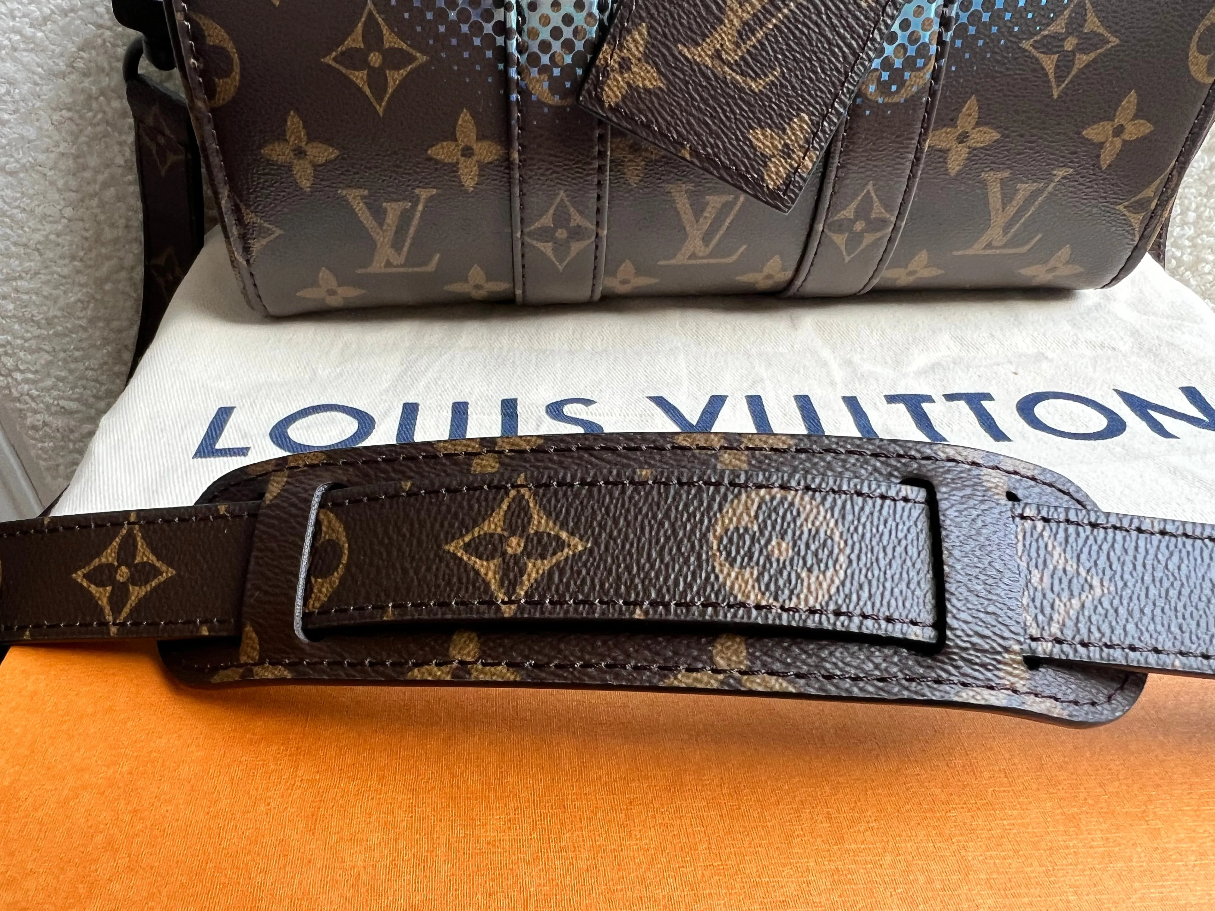 Louis Vuitton Nebula Keepall Bandouliere 25 (RRP £2,570)