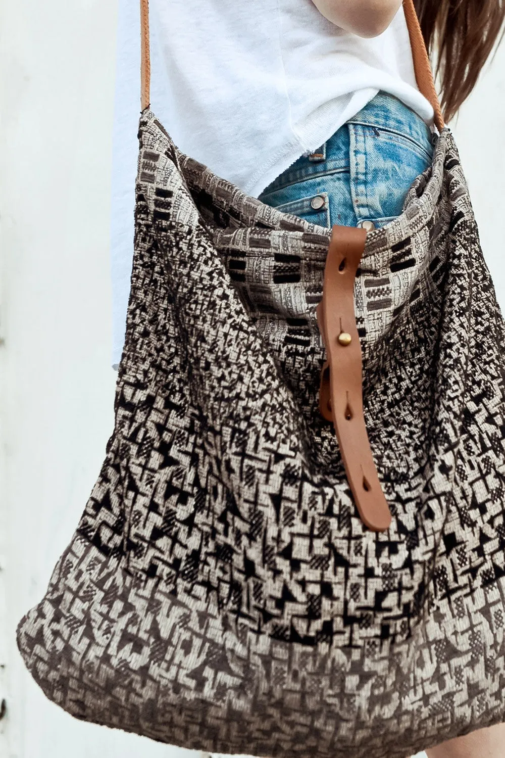 Multi Stripping Carpet Tote