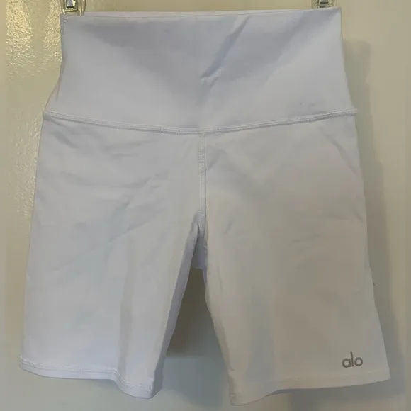 NWOT ALO 7&quot; High-Waist Biker Short