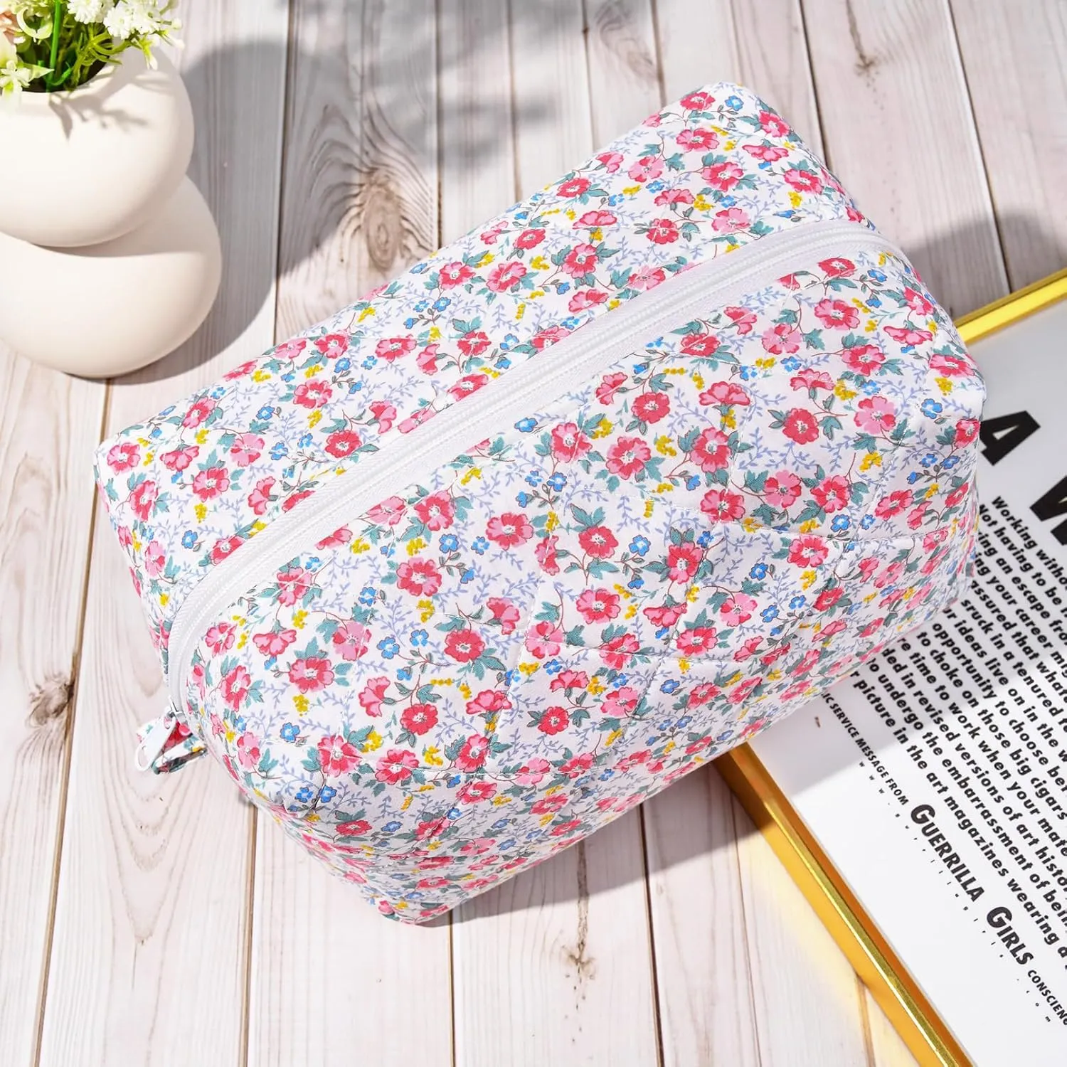 Pink Makeup Bag Floral Cosmetic Bag Puffy Coquette Quilted Makeup pouch Aesthetic Cute Pink Large Travel Toiletry Bag Organizer cotton Makeup Brushes Storage Bag for Women
