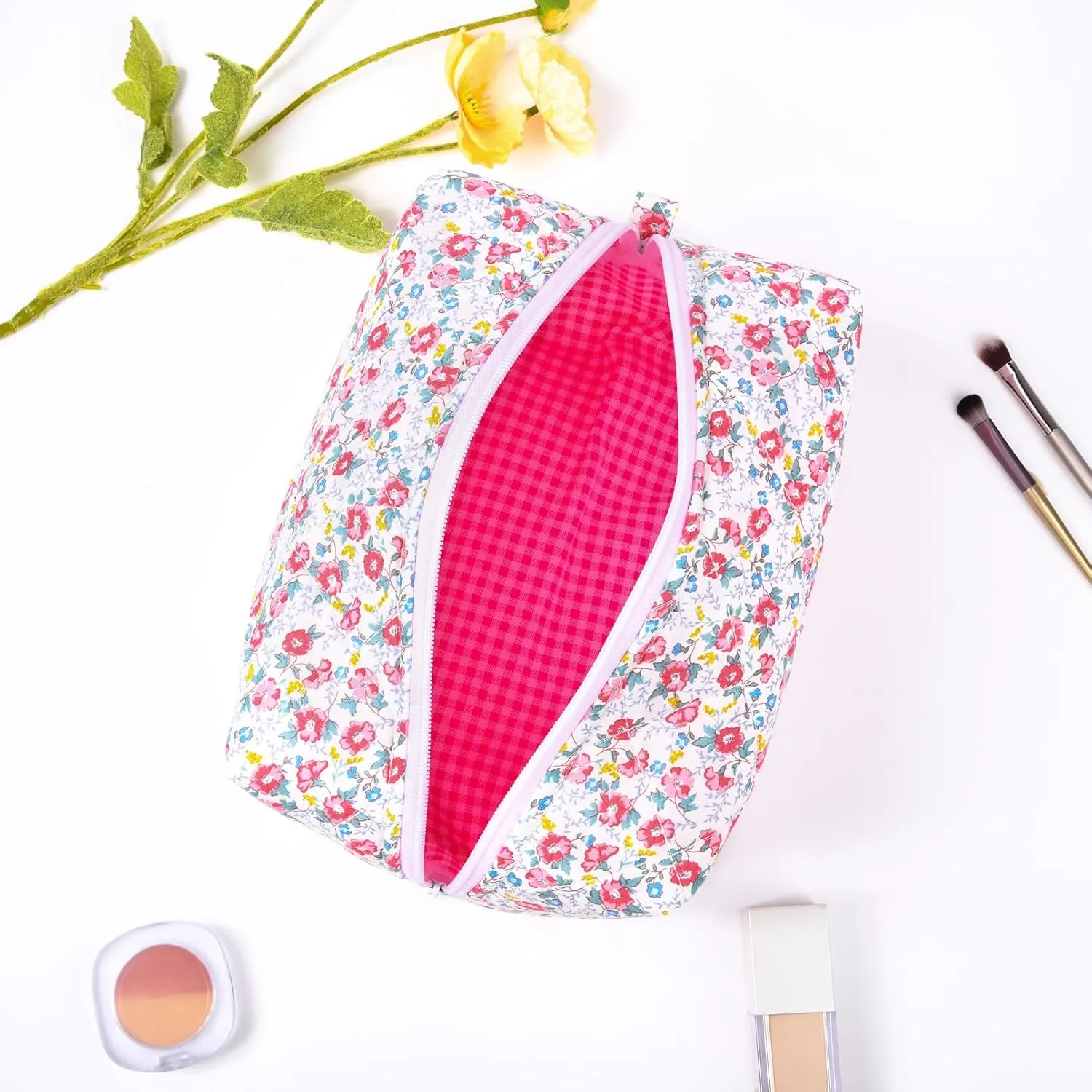 Pink Makeup Bag Floral Cosmetic Bag Puffy Coquette Quilted Makeup pouch Aesthetic Cute Pink Large Travel Toiletry Bag Organizer cotton Makeup Brushes Storage Bag for Women