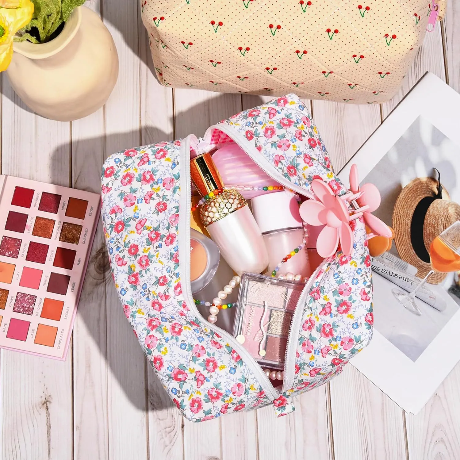 Pink Makeup Bag Floral Cosmetic Bag Puffy Coquette Quilted Makeup pouch Aesthetic Cute Pink Large Travel Toiletry Bag Organizer cotton Makeup Brushes Storage Bag for Women
