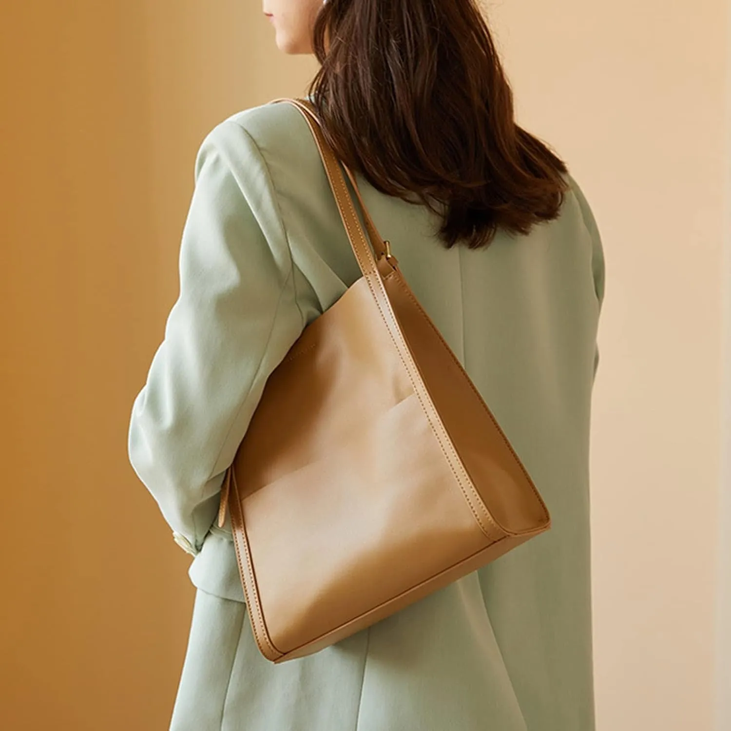 Shoulder Bags Autumn/Winter Women's Bag Bucket Bag, Large-Capacity Commuter Handbag, Cowhide Shoulder Bag Women(Milk Tea)