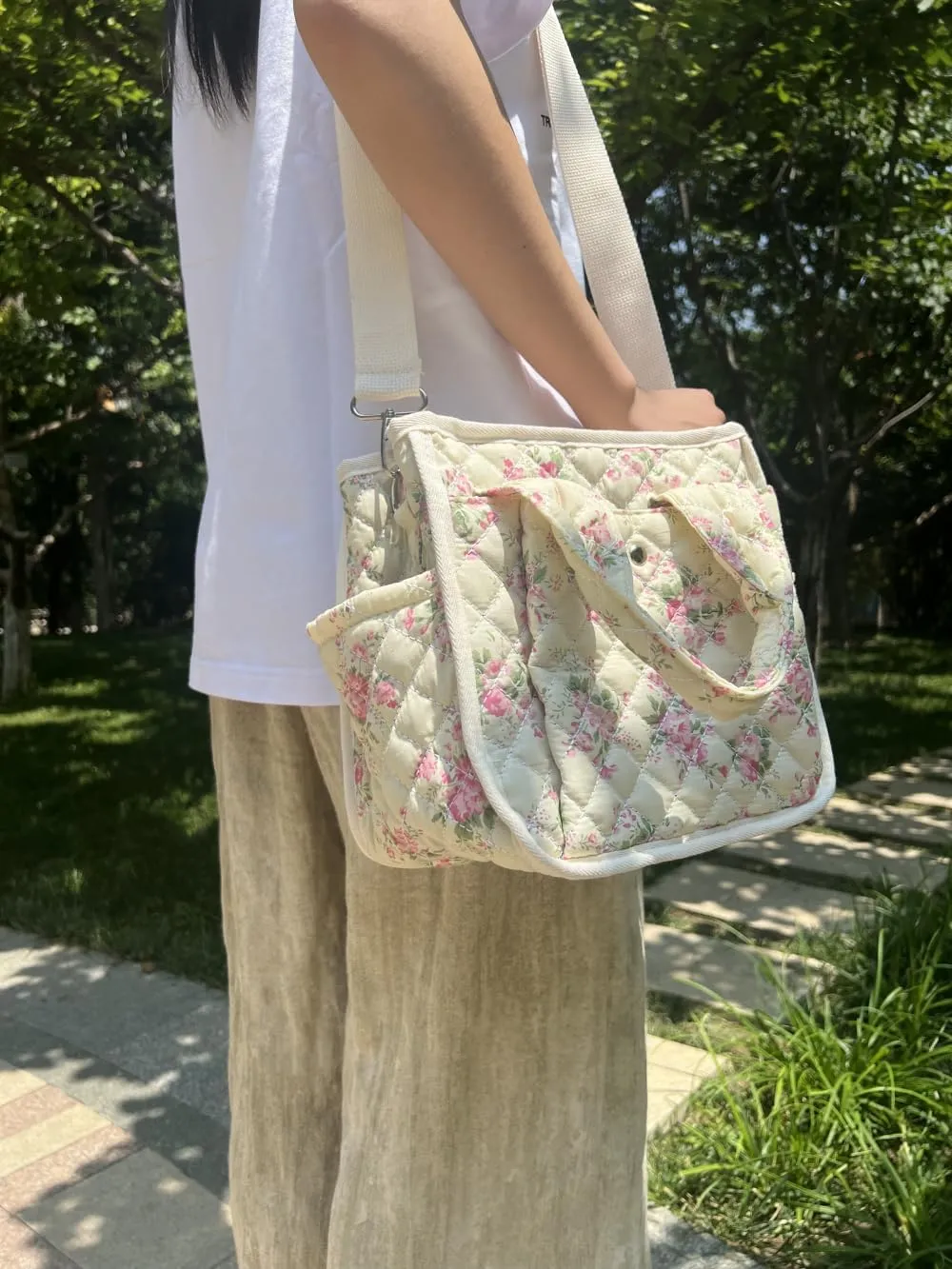 Small Floral Quilted Tote Bag for Women, Cute Crossbody Shoulder Purse with Pockets, Everyday Handbags