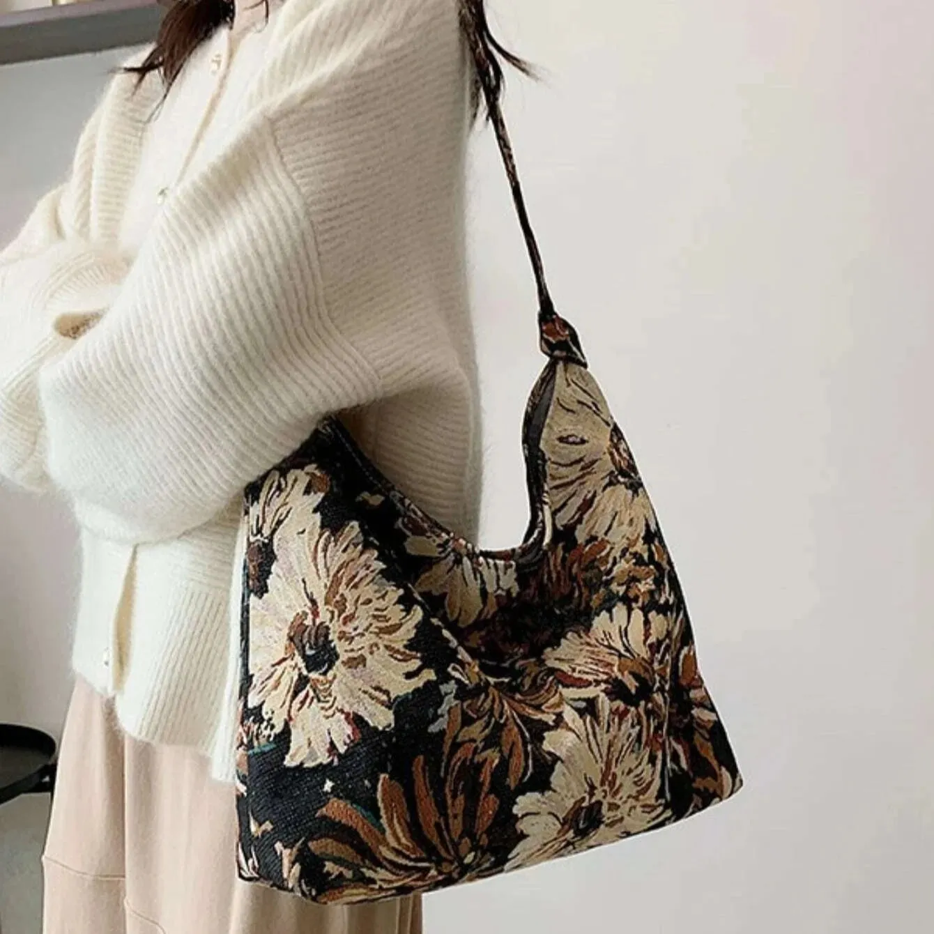 The Florentine - Soft Knot Shoulder Bag
