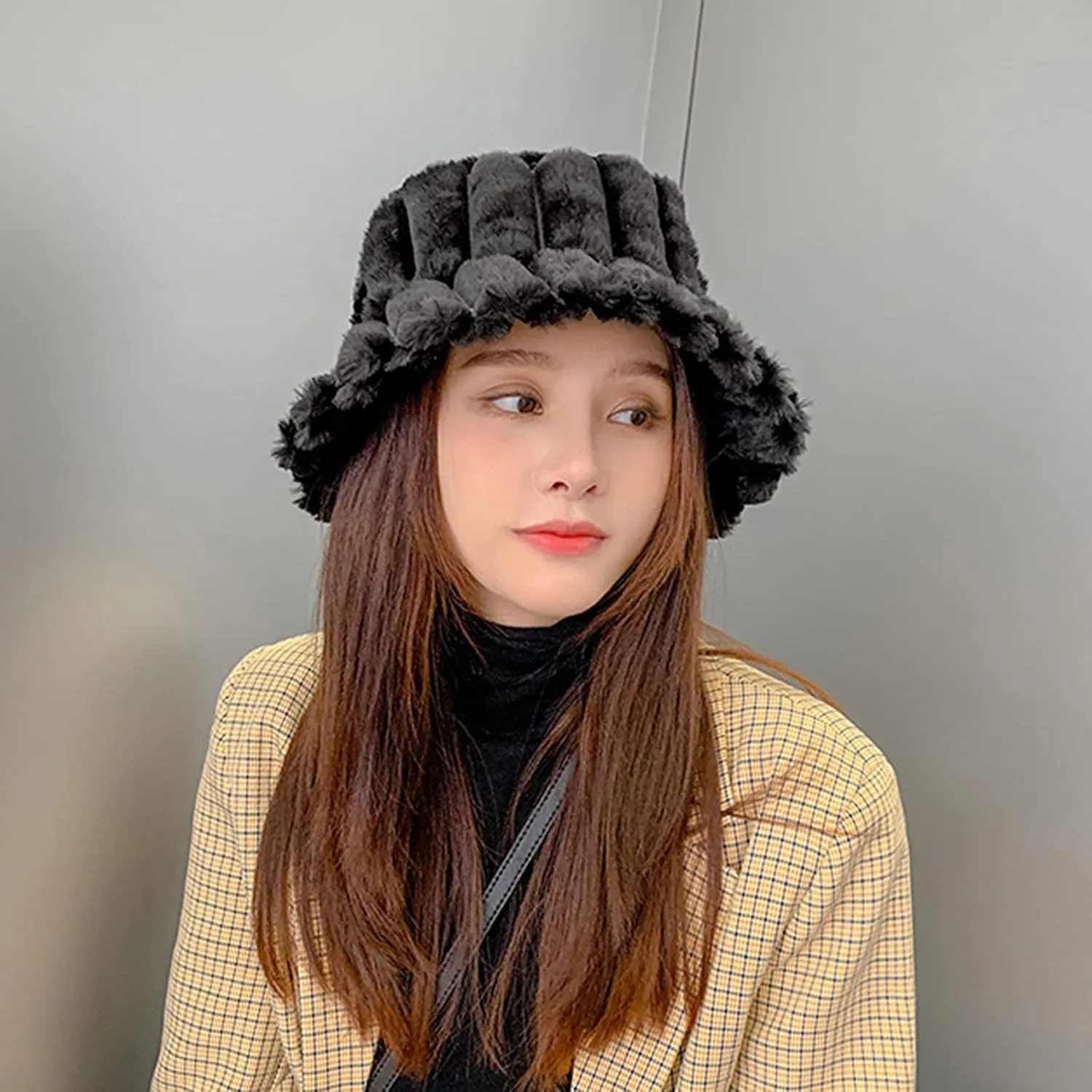 Women Furry Bucket Hat Faux Fur Warm Winter Hat Soft Fuzzy Cloche Hats Windproof Outdoor Casual Hats Plush Fisherman Cap Black